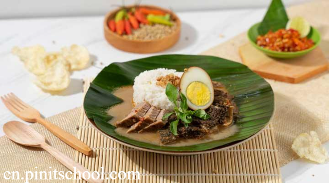 Wisata Kuliner Pati: Nasi Gandul yang Legendaris